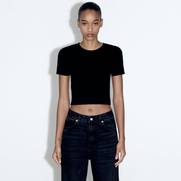 Zara Cropped Tshirt - Picture 1 of 3